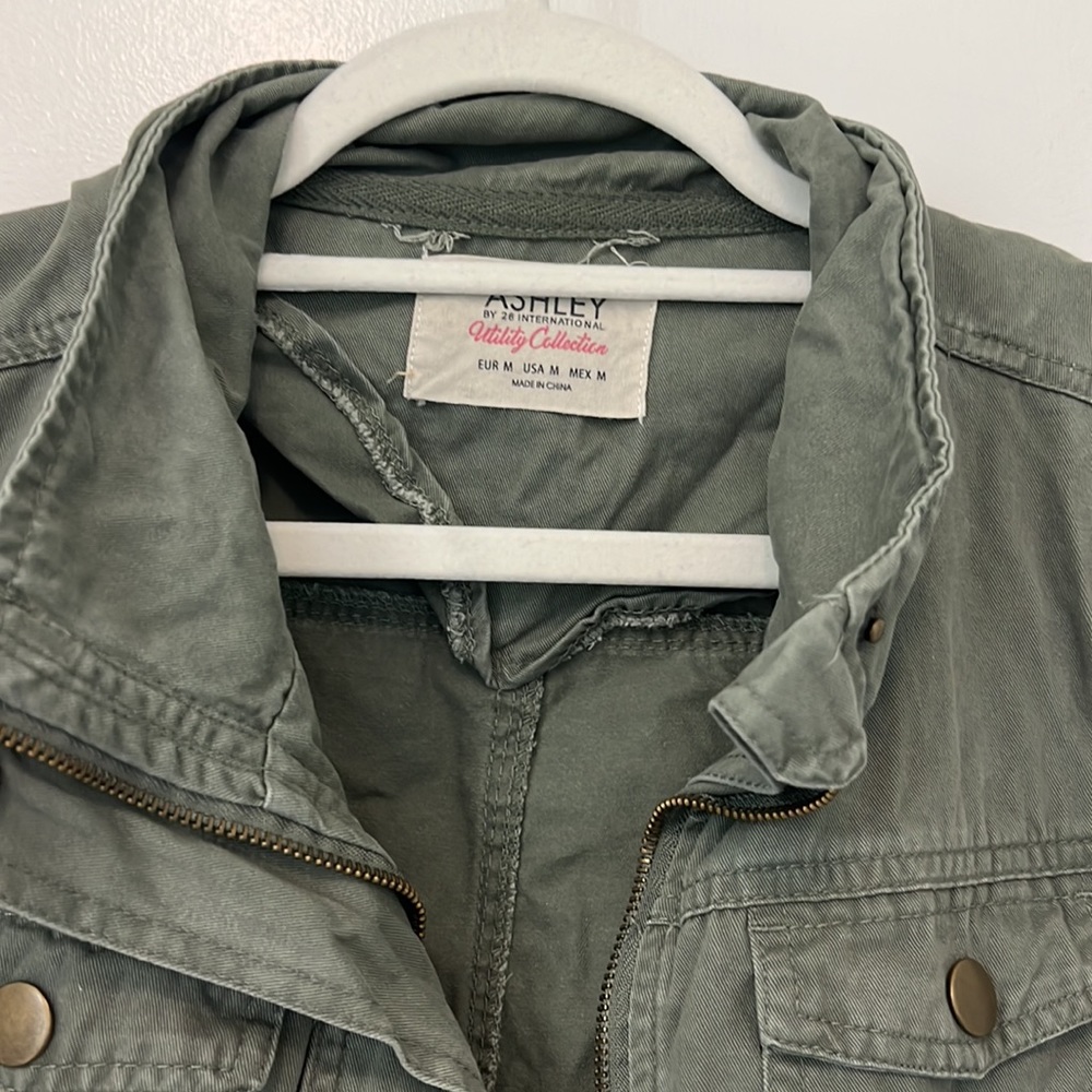 Vest - Picture 2 of 4